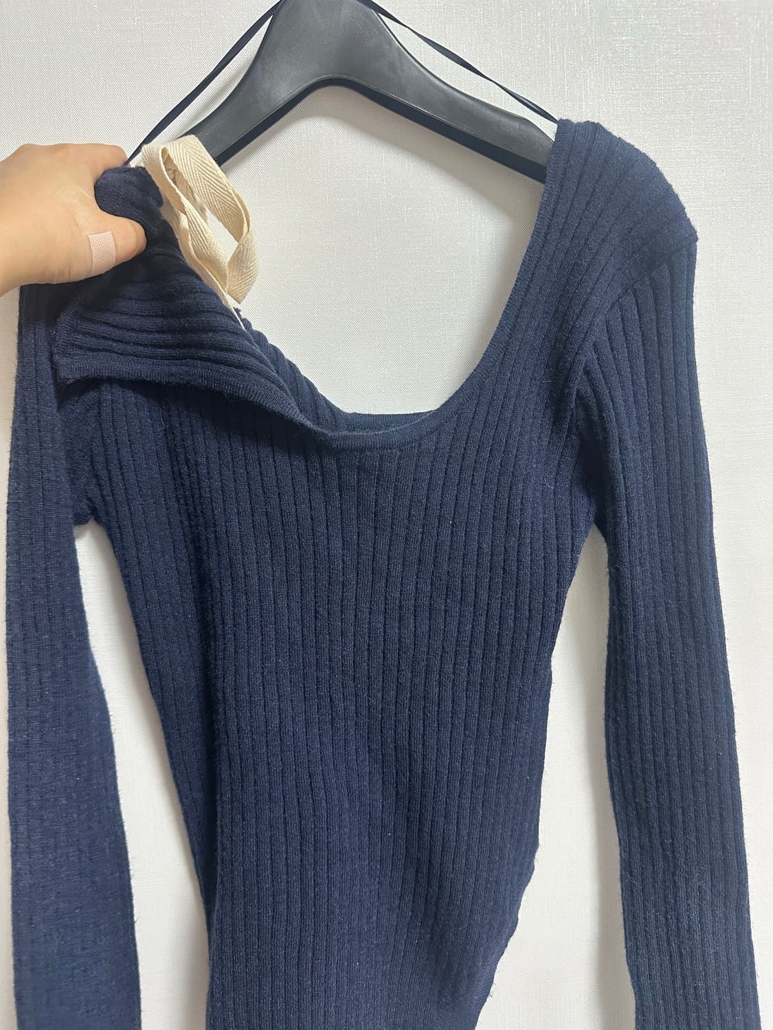 글로니 아이사 오프숄더 니트 탑 (네이비) 상품이미지2