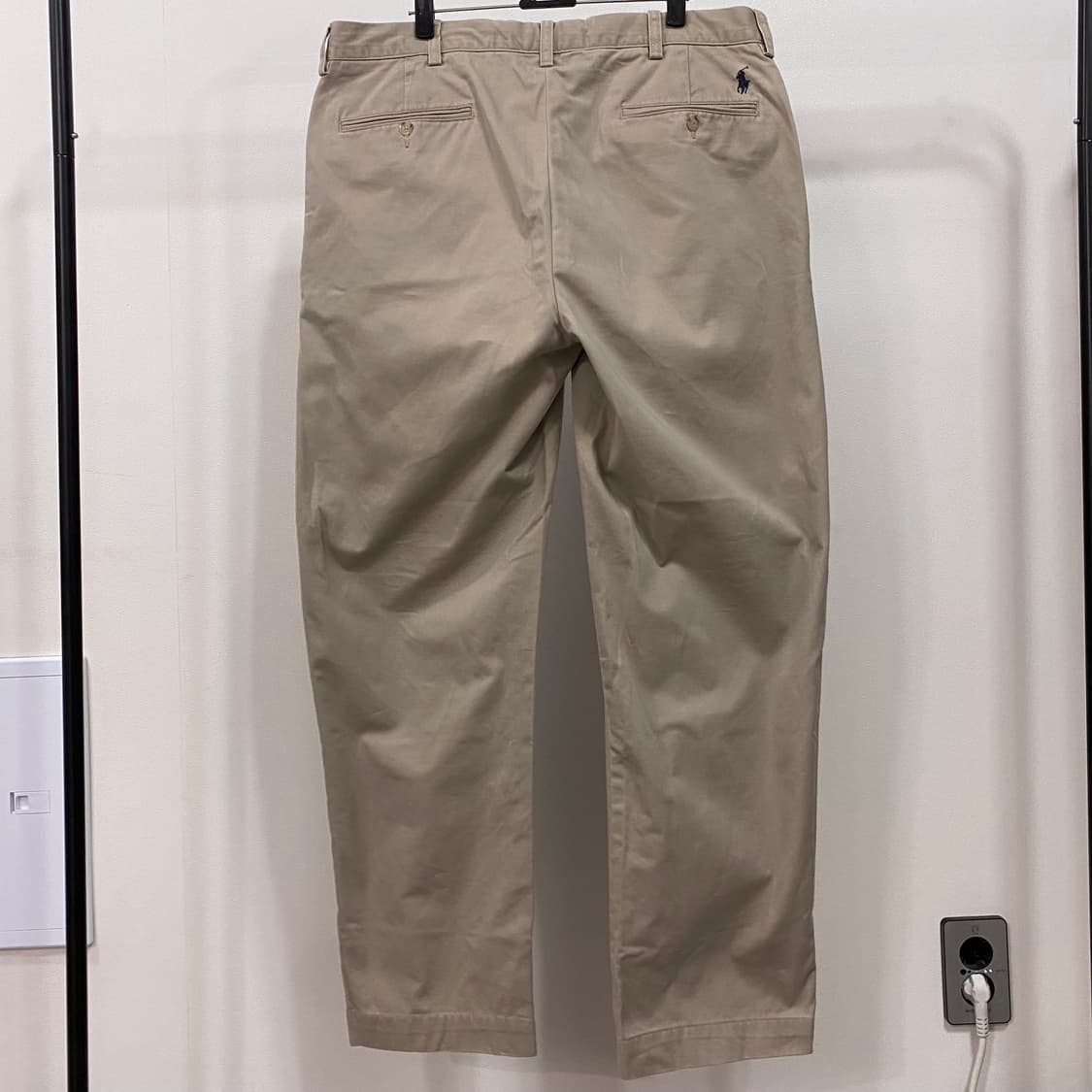 폴로 랄프로렌 포니 자수 투턱 치노 팬츠 상품이미지2