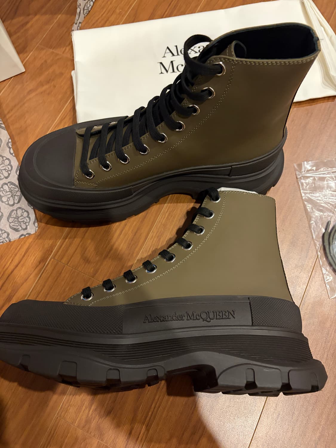 [새상품] 알렉산더 맥퀸 트레드 슬릭 부츠 42 상품이미지4