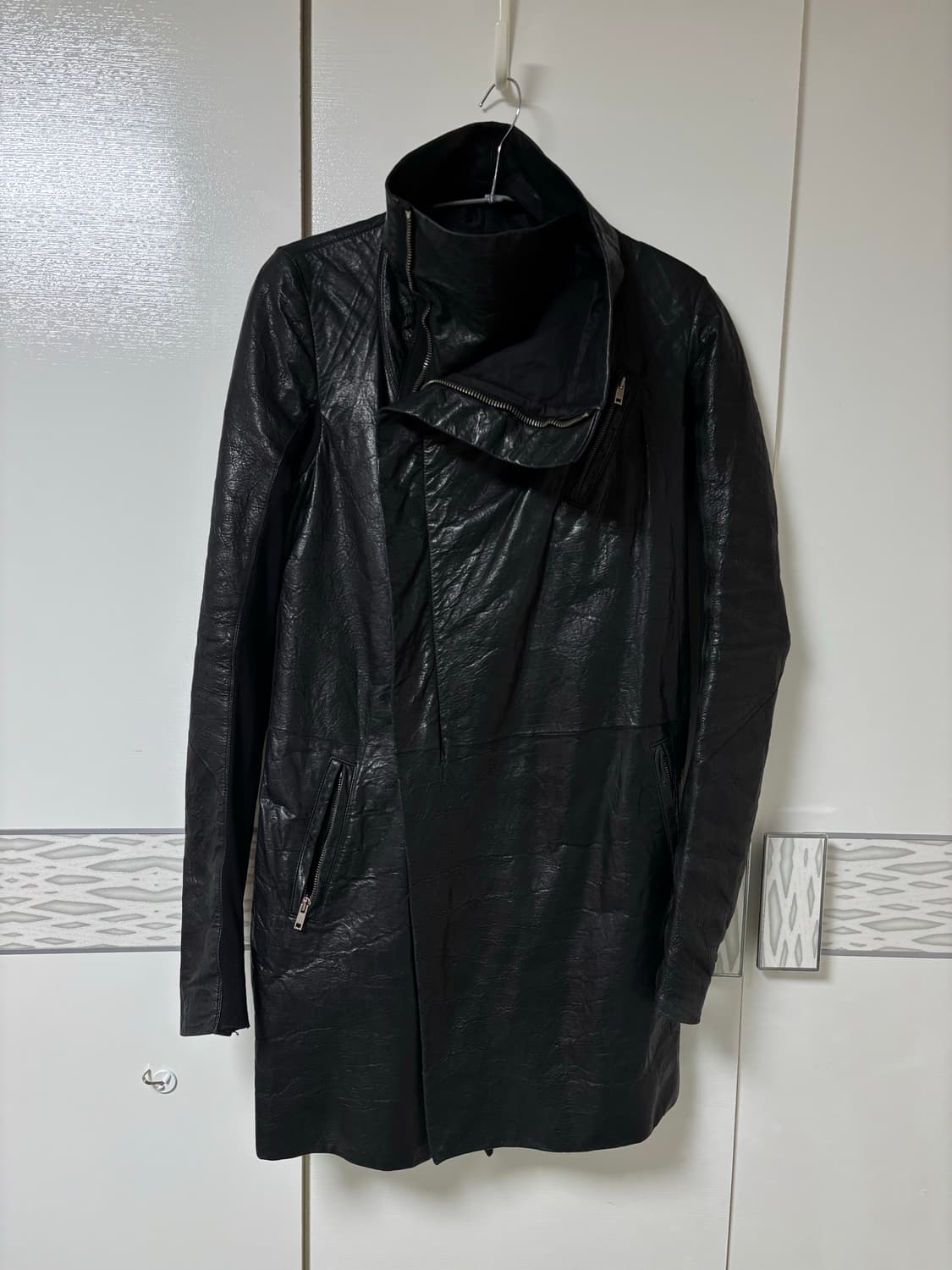 릭오웬스 사선 하이넥 레더코트 상품이미지4