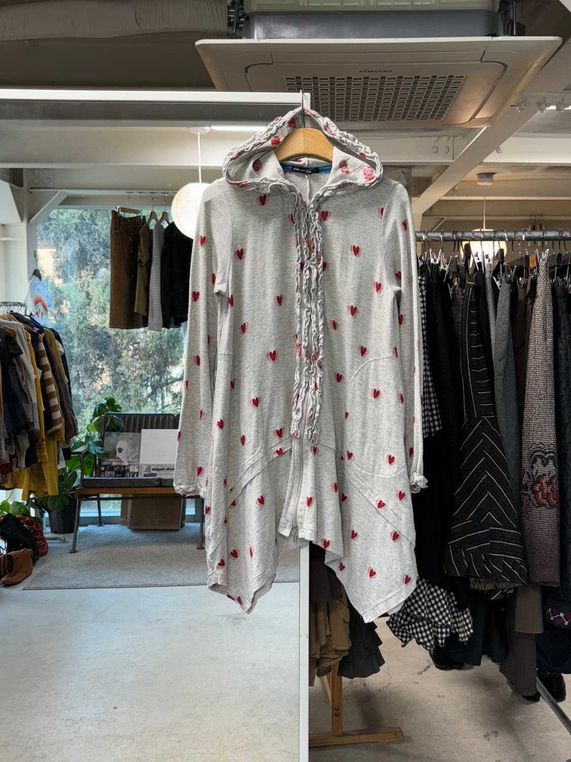 Mb lucas 하트 프릴 후드집업 상품이미지1