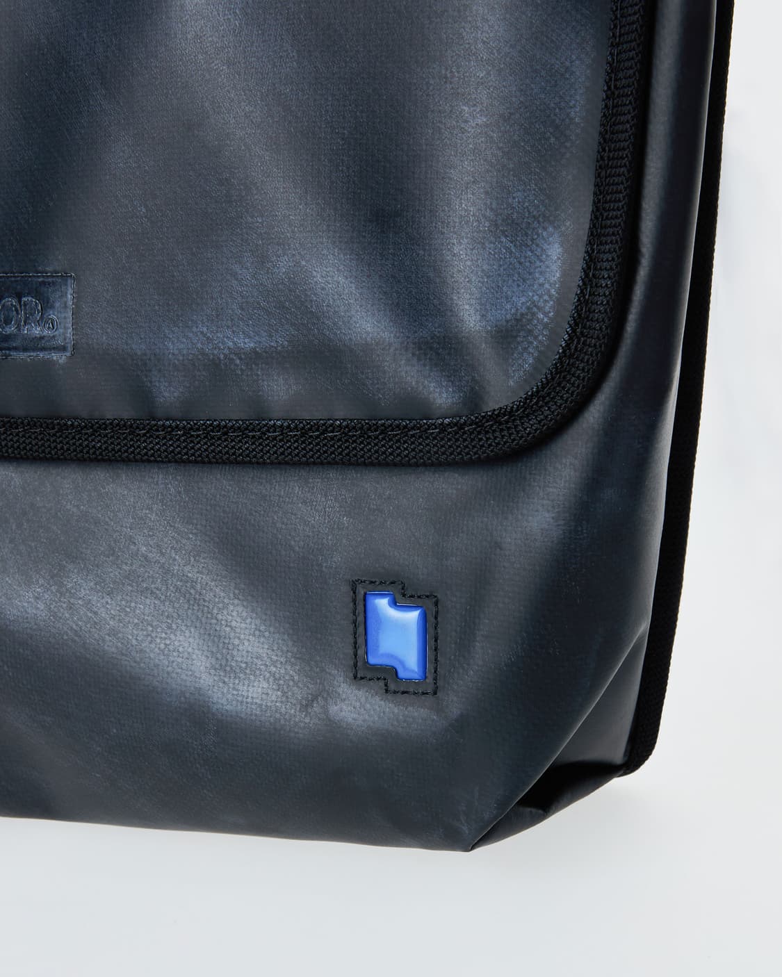 아더에러 트레이스 이스티 메신저백 가방 느와르 블랙 상품이미지4