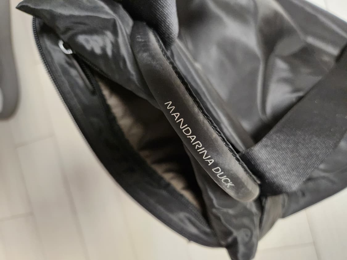 만다리나덕 백팩 AIRBAG 

가로32
세로35
폭9.5

사용감외에  상품이미지7