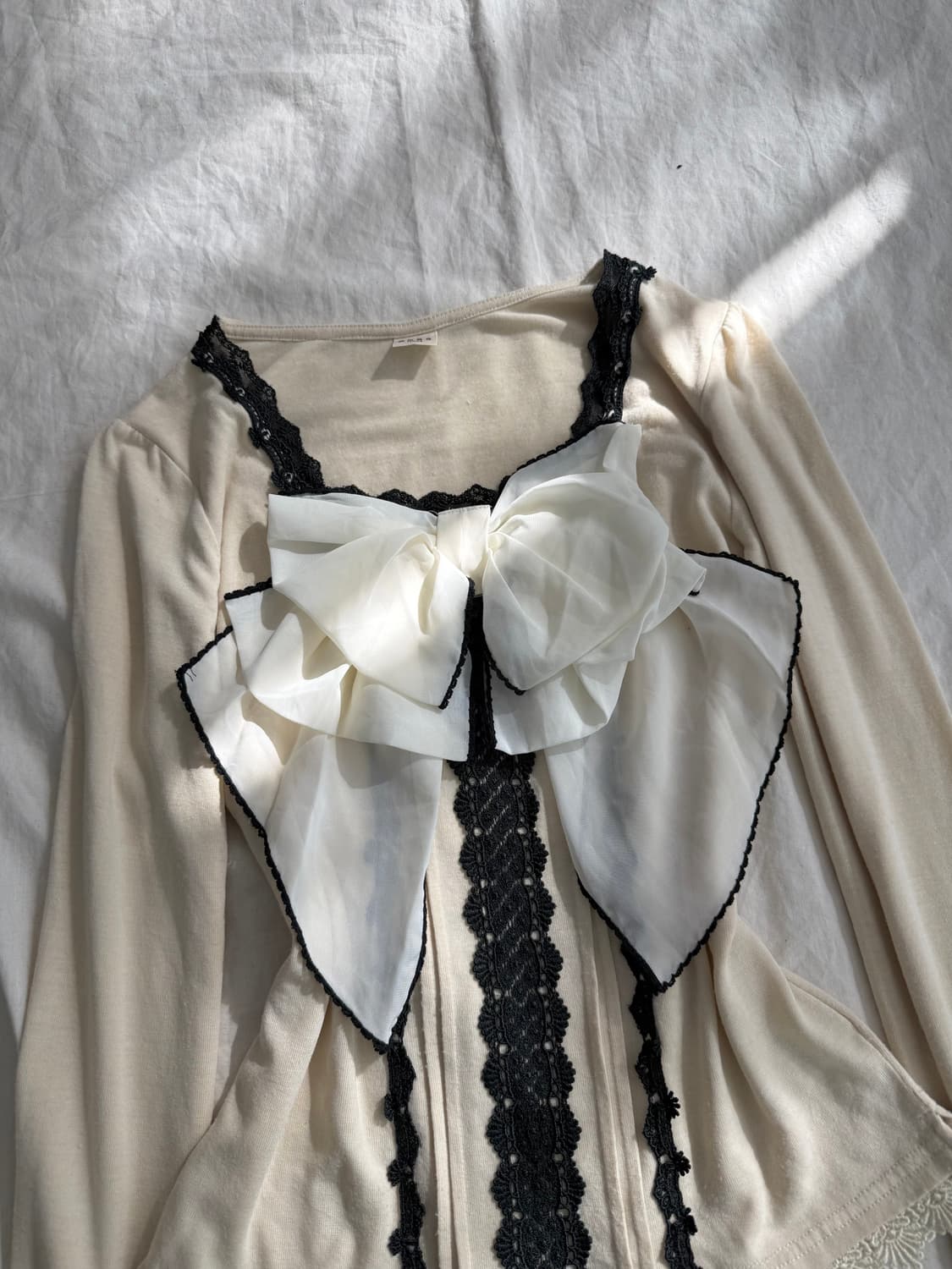 엑시즈팜 옐로우베이지 로걀 왕리본 블라우스 탑 상품이미지1