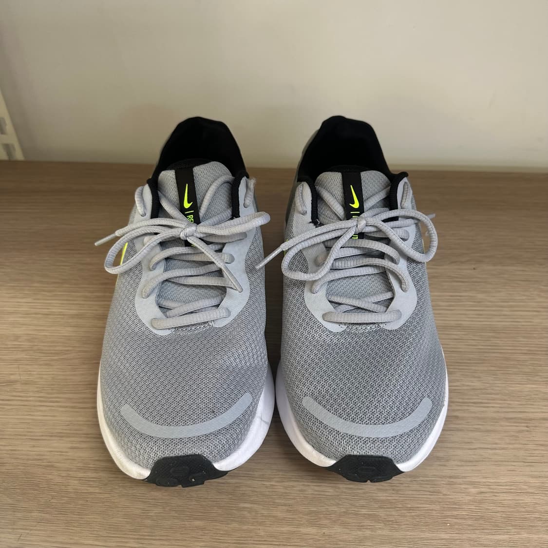 [265] 나이키 레볼루션 7 그레이 볼트 런닝화 상품이미지3