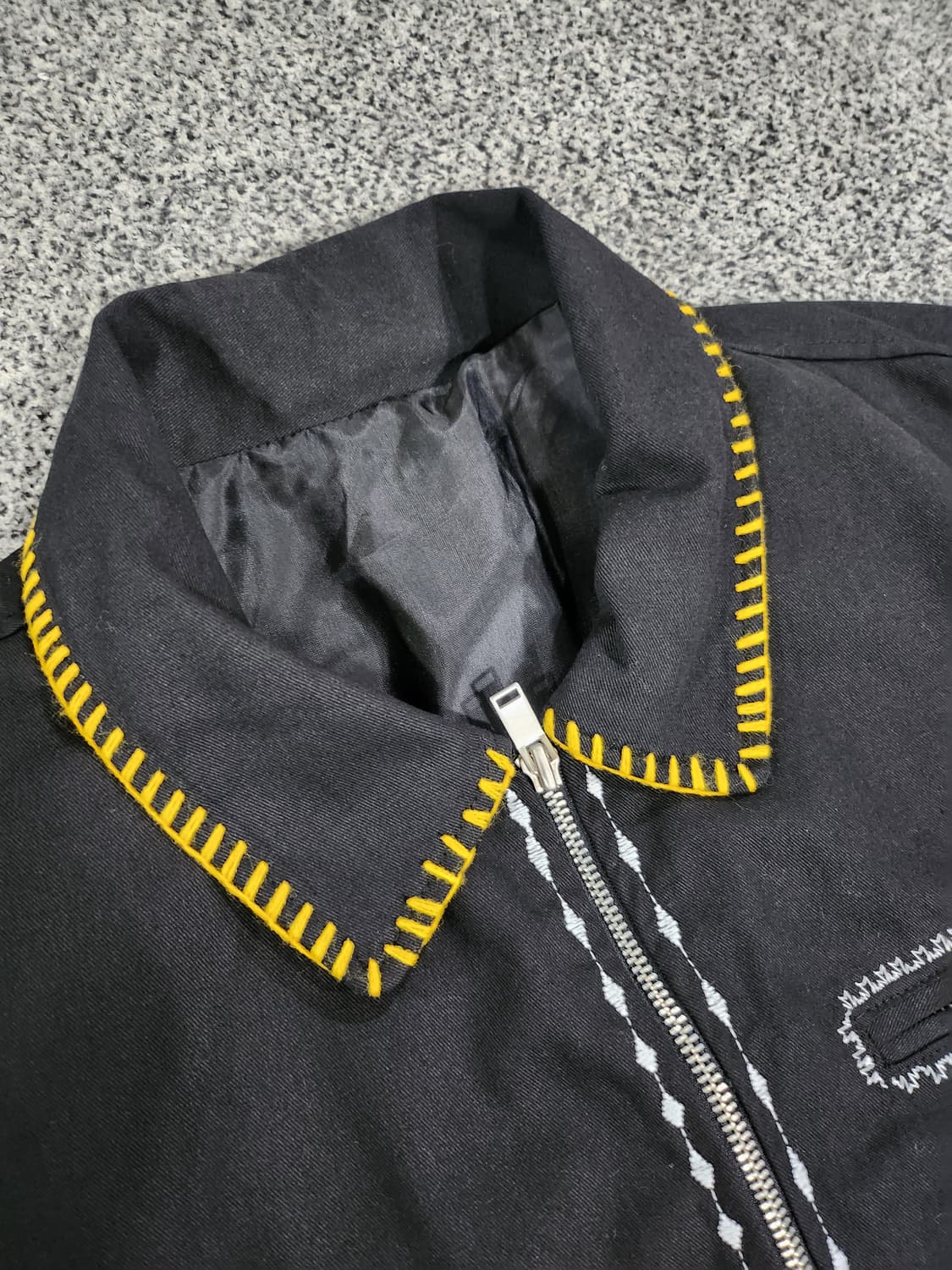 유니크 컬러 스티치 디테일 블랙 집업 자켓 상품이미지4