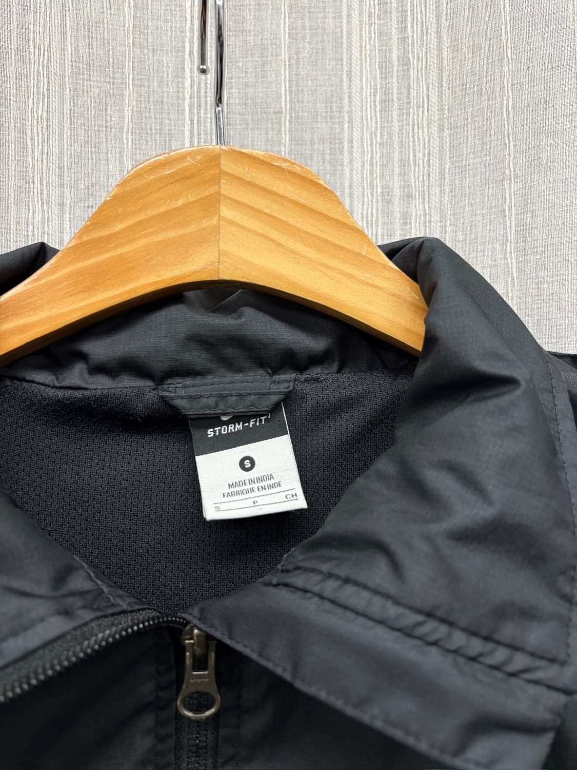 나이키 올블랙 바람막이 자켓  상품이미지3