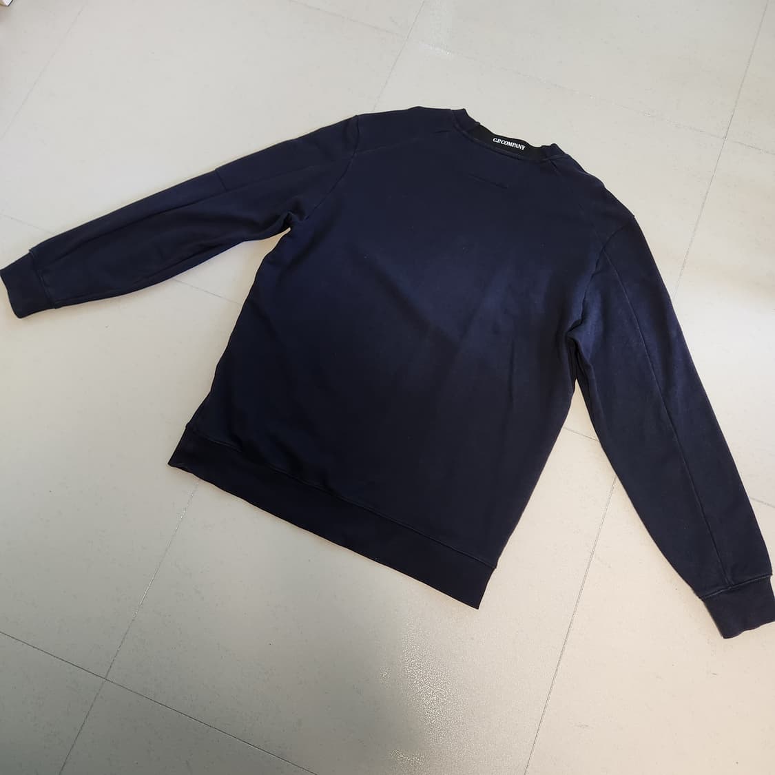 cp 씨피컴퍼니 네이비 맨투맨 상품이미지2