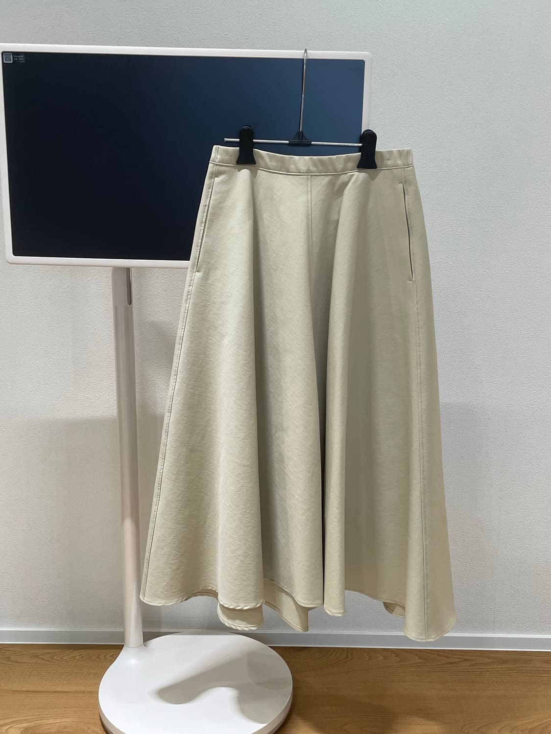 더 캐시미어 아이보리 스커트 상품이미지1