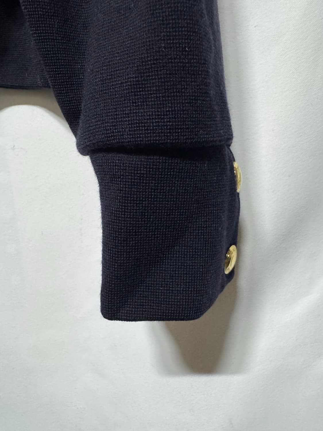 3 톰브라운 금장 버튼 울 니트 상품이미지3