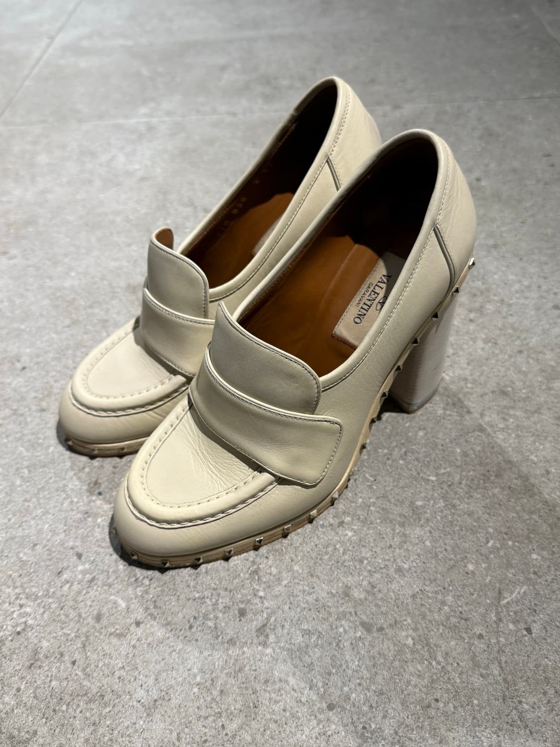 발렌티노 락스터드 로퍼 힐 37 상품이미지1