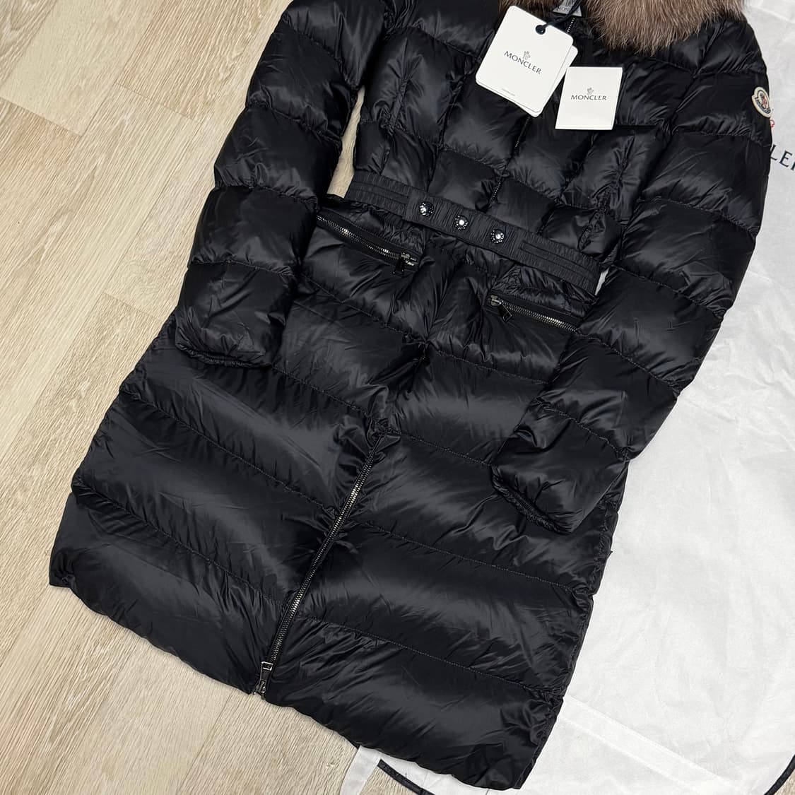 [새상품/풀구성]23~24FW몽클레어 보에딕 여성패딩 폭스퍼 블랙0사이즈 상품이미지3