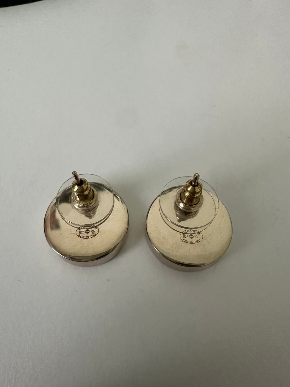 샤넬 로고 라운드 귀걸이 상품이미지4