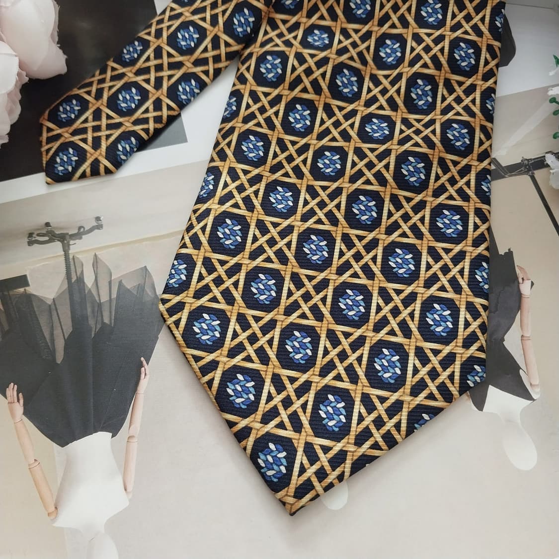 니나리치 실크 골드&네이비 기하 패턴 넥타이 9.6cm A등급 K1311 상품이미지4