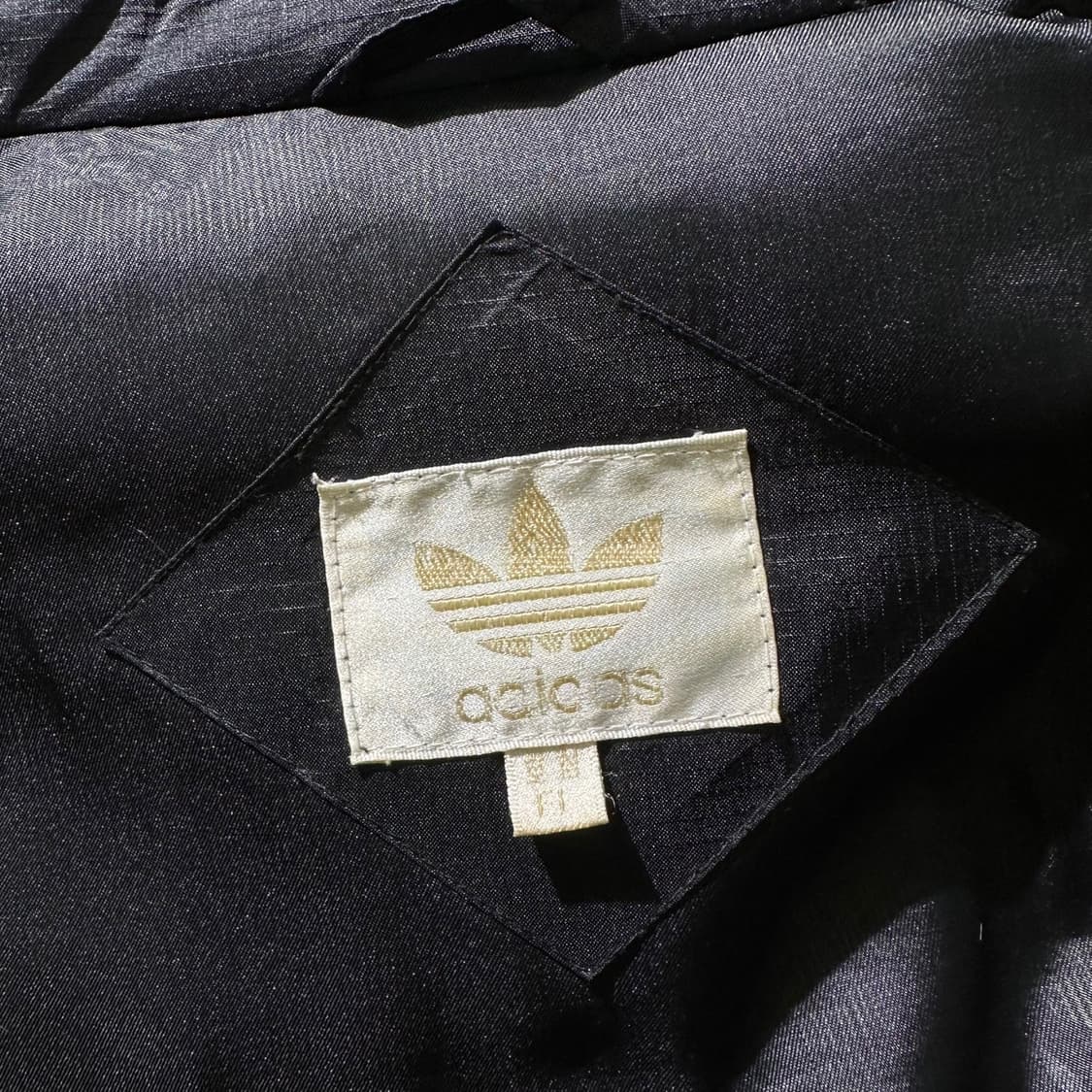 아디다스 90’s 올드스쿨 로고 견장 숏패딩 상품이미지8