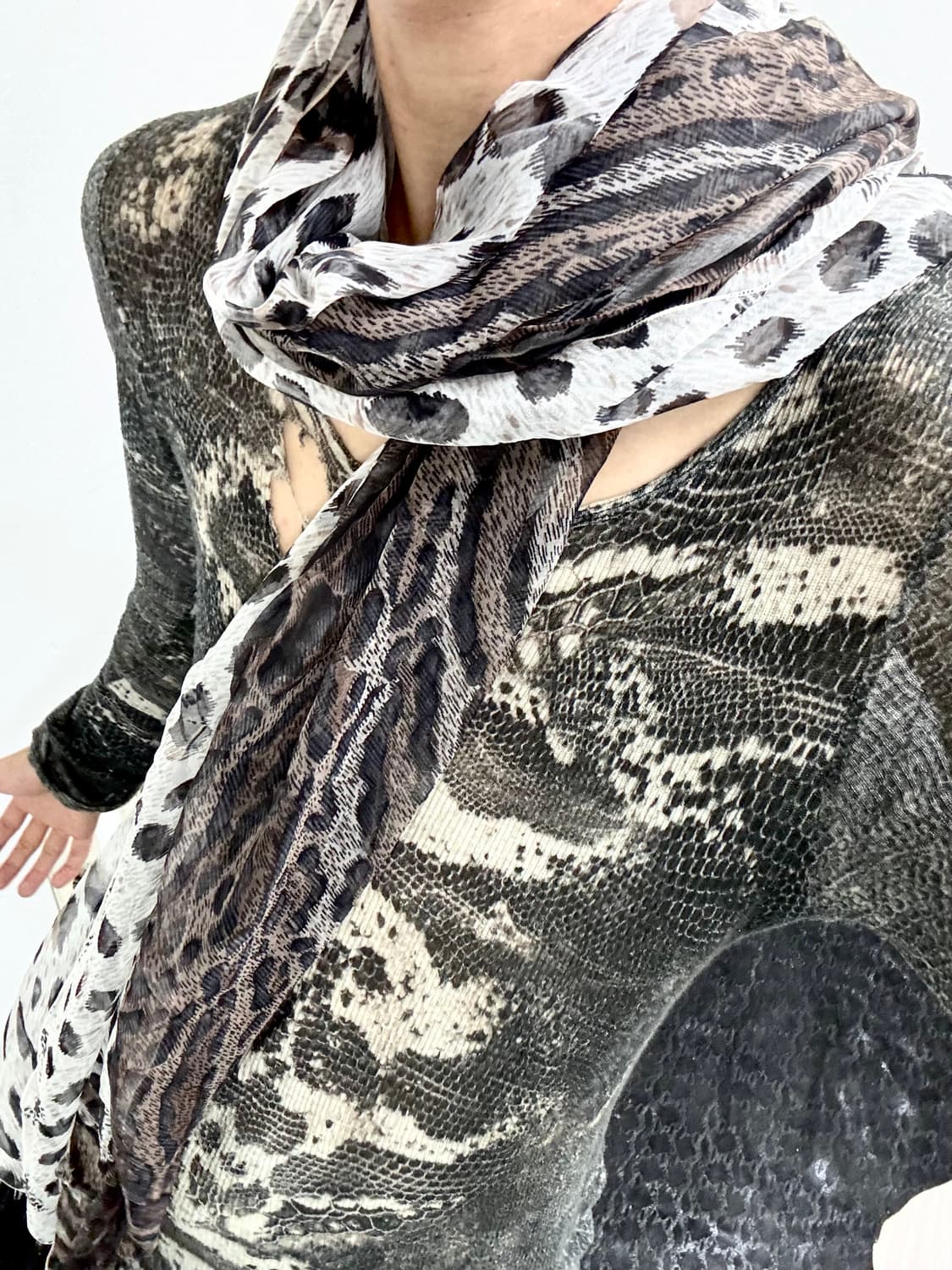 “Vintage” Leopard White&Brown Scarf 상품이미지2