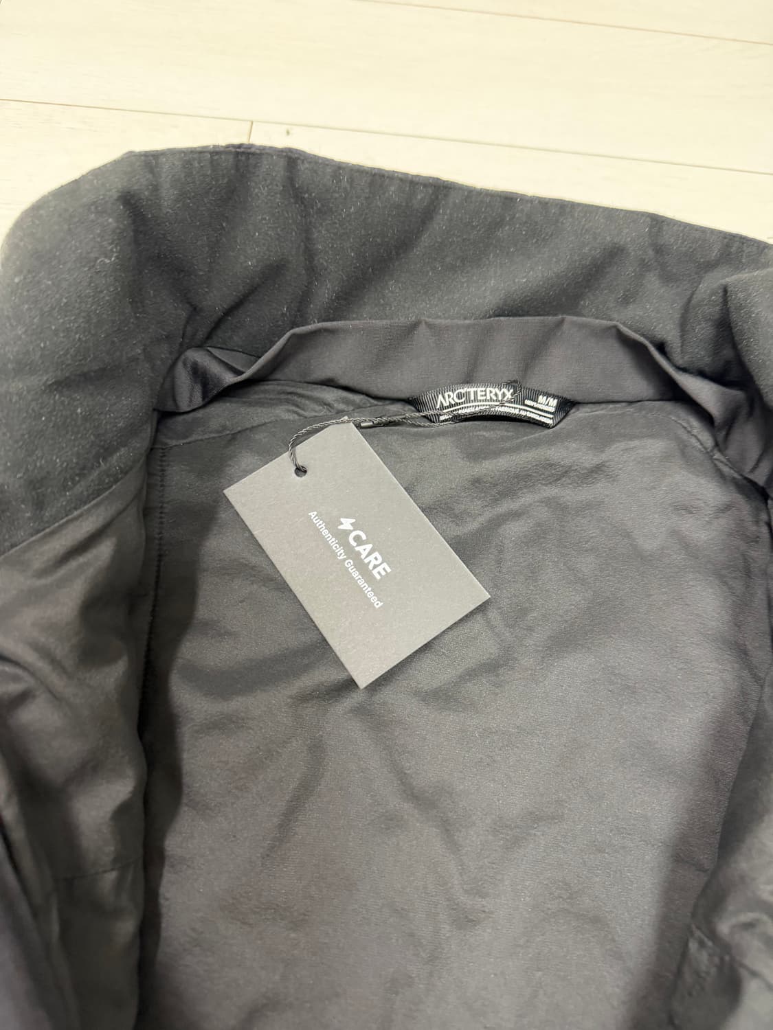 아크테릭스 아톰 AR 자켓 M 사이즈  육안으로보기에 얼룩 및 찢김 없음 상품이미지3