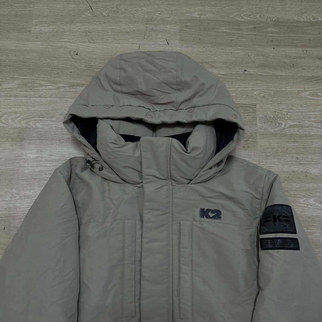 K2 네오스태드 구스다운 와펜 후드 패딩 점퍼 [베이지] L100 상품이미지2