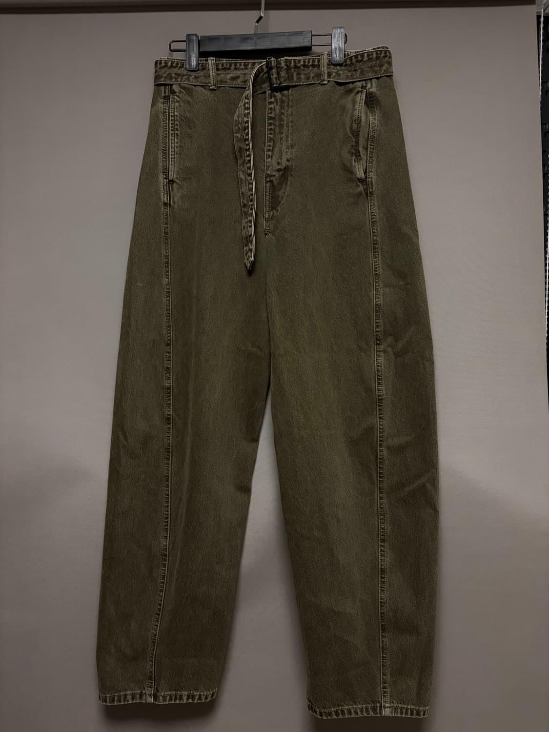 [M] 25FW 르메르 트위스티드 벨티드 데님 moss green 상품이미지1