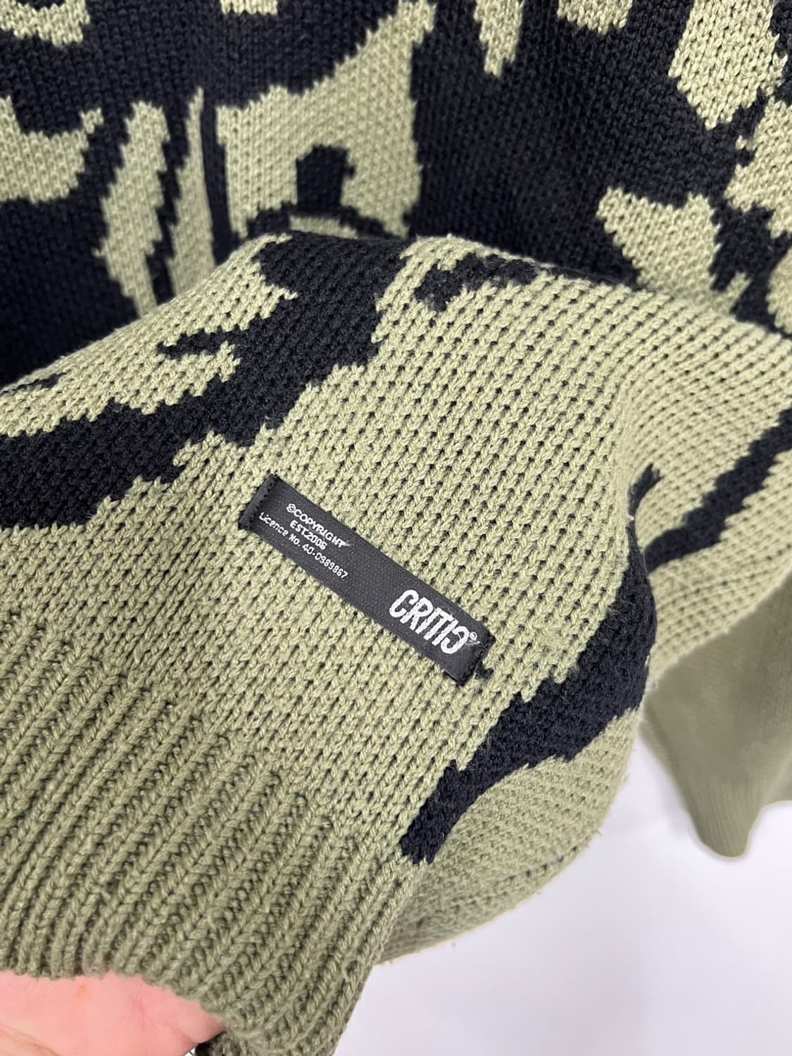 크리틱 스카웃 보이 그래픽 라운드넥 카키 니트  상품이미지3