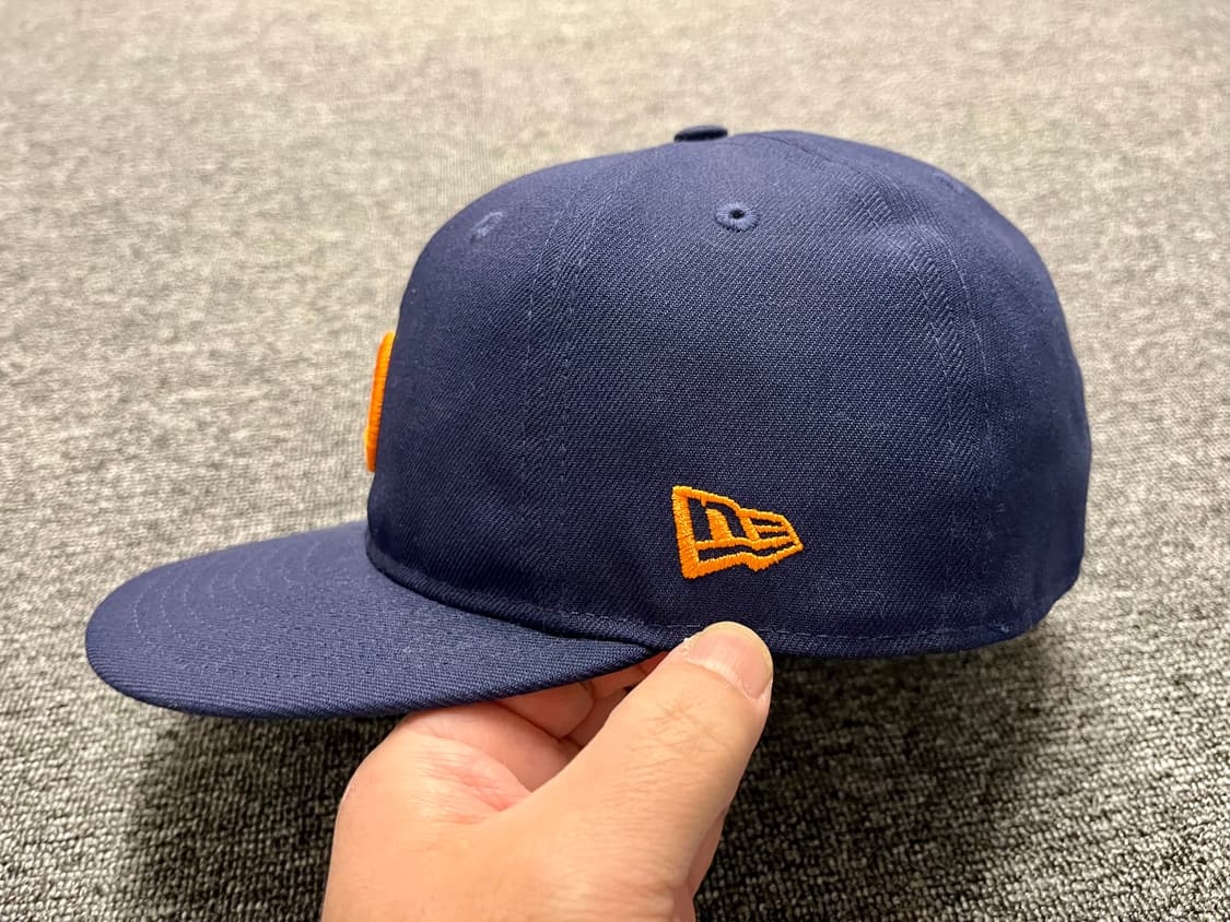 발란사 X 뉴에라 b캡 네이비/오렌지 7 5/8 상품이미지3