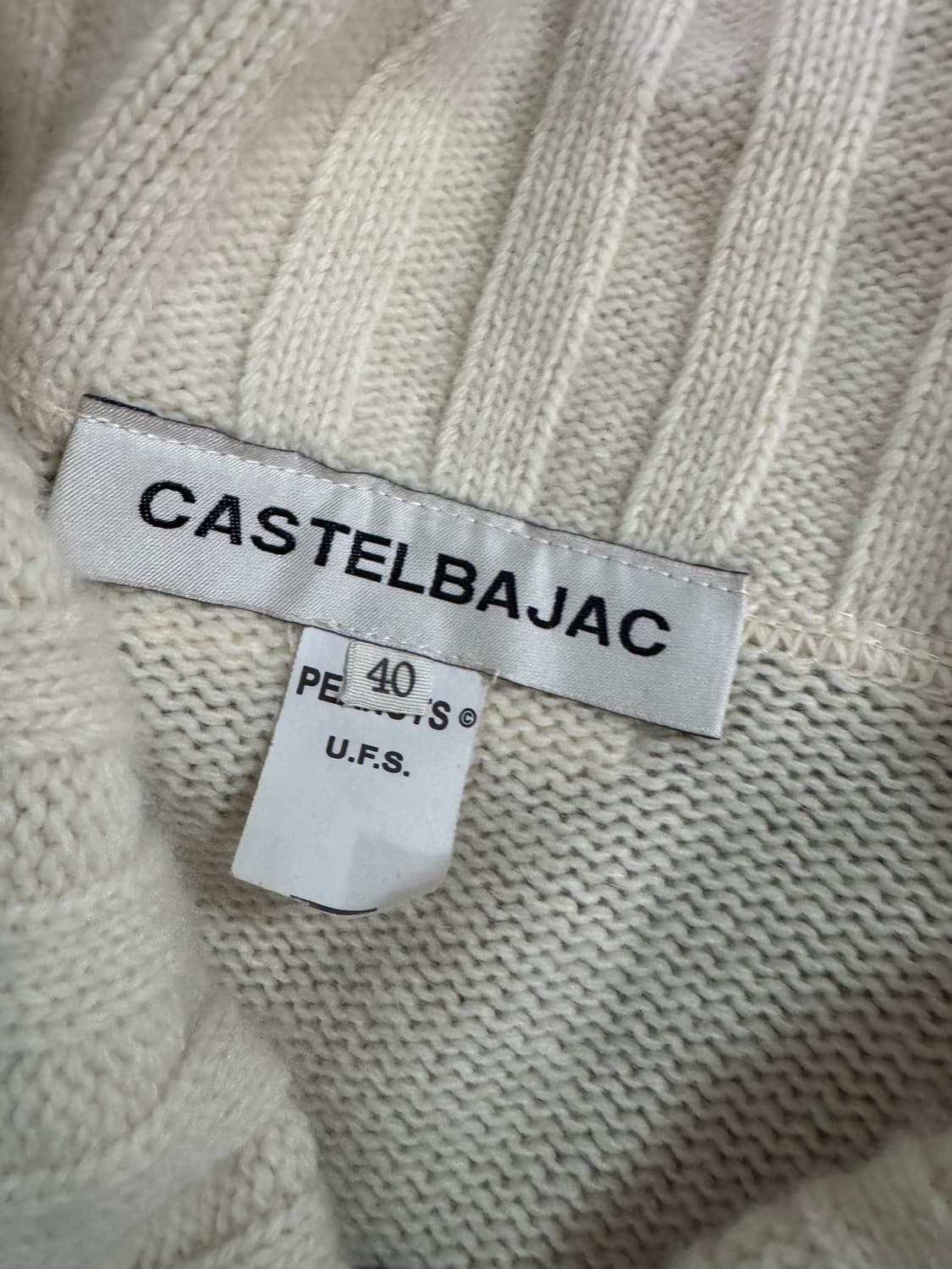 정품!! 여성 까스텔바작 핸드메이드 스누피 니트 가디건 상품이미지3