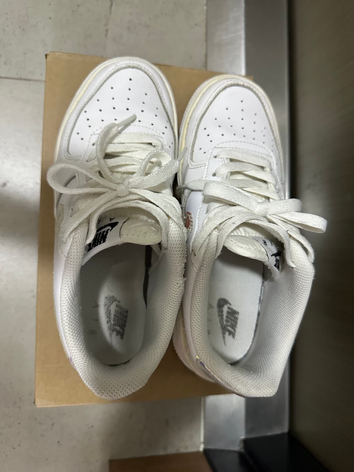 나이키 에어포스 스우시 235사이즈 상품이미지2