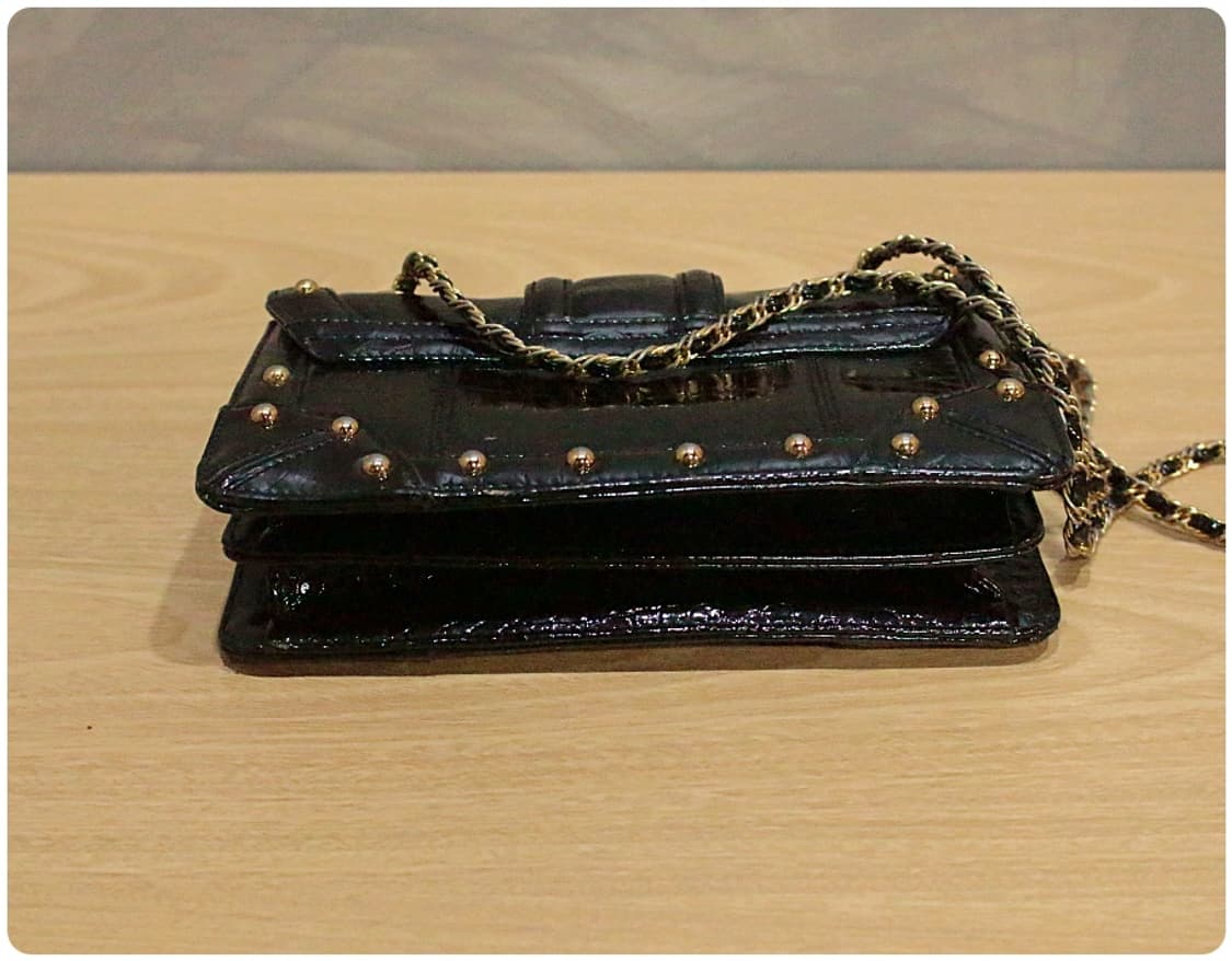 메트로시티 에나멜 가죽 스터드 체인백 상품이미지5