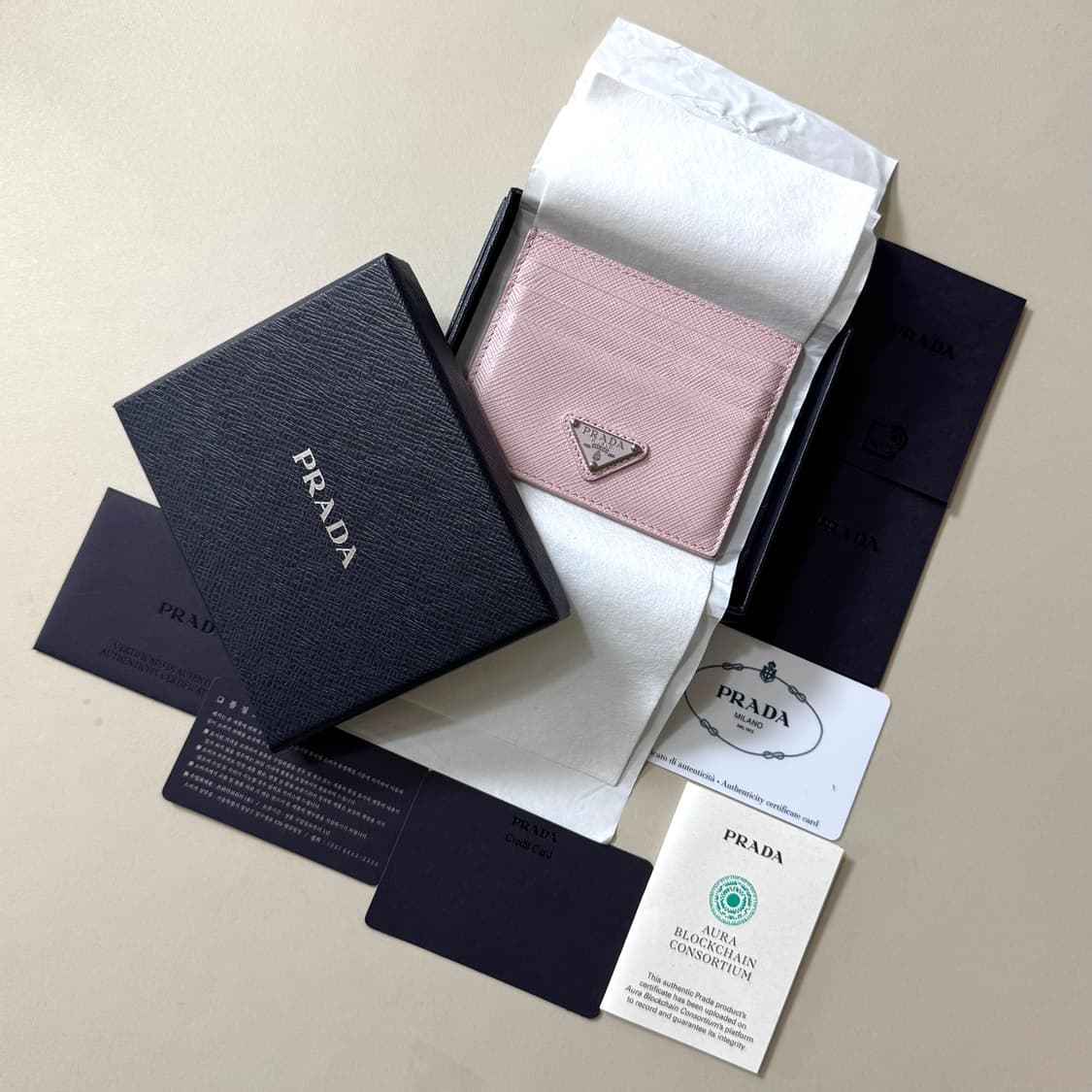 [백화점판/당일출고]프라다 삼각로고 사피아노 카드지갑 상품이미지2