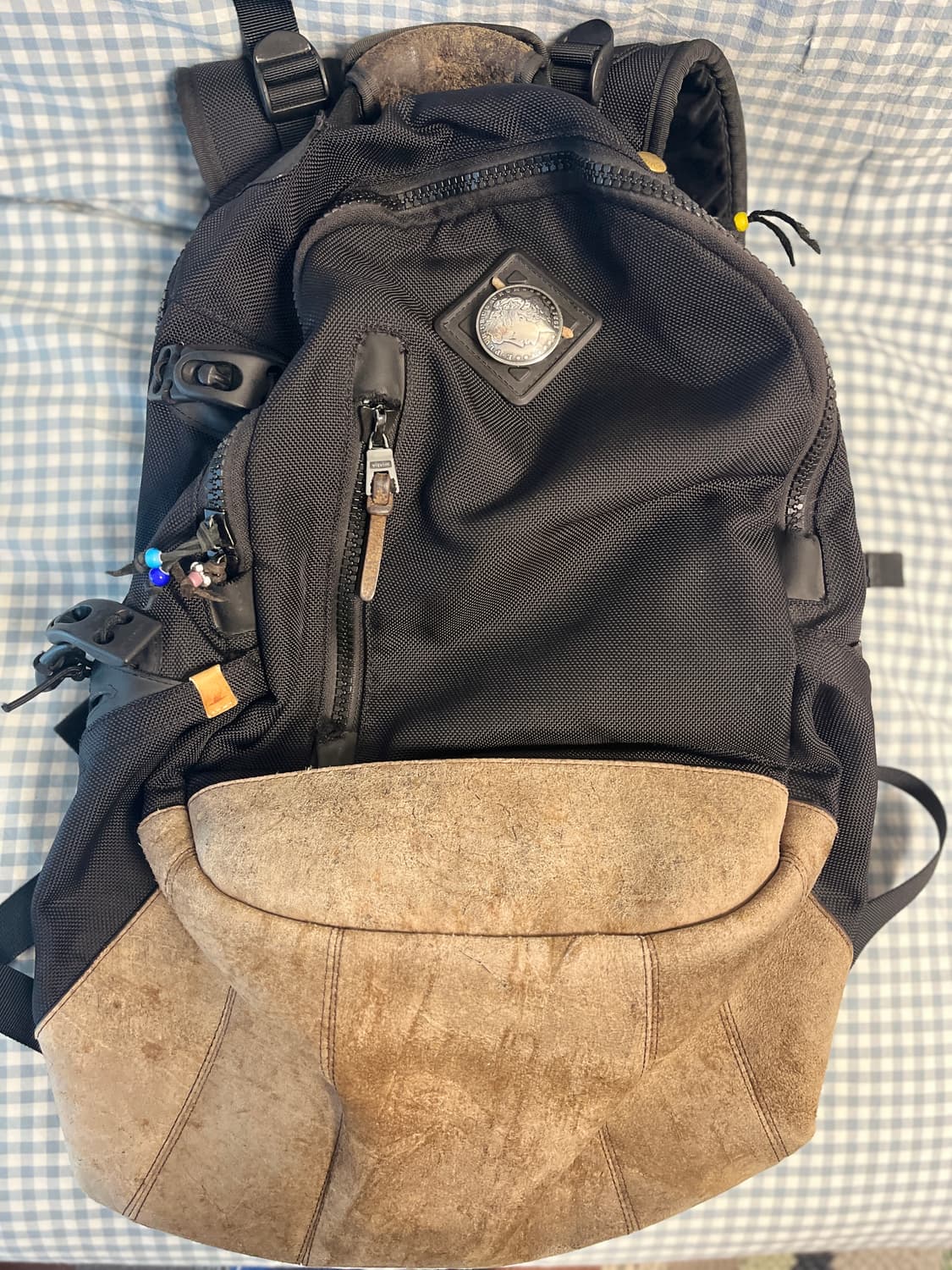 비즈빔 블랙앤브라운 스웨이드 콘초커스텀 발리스틱백팩 20L 상품이미지2