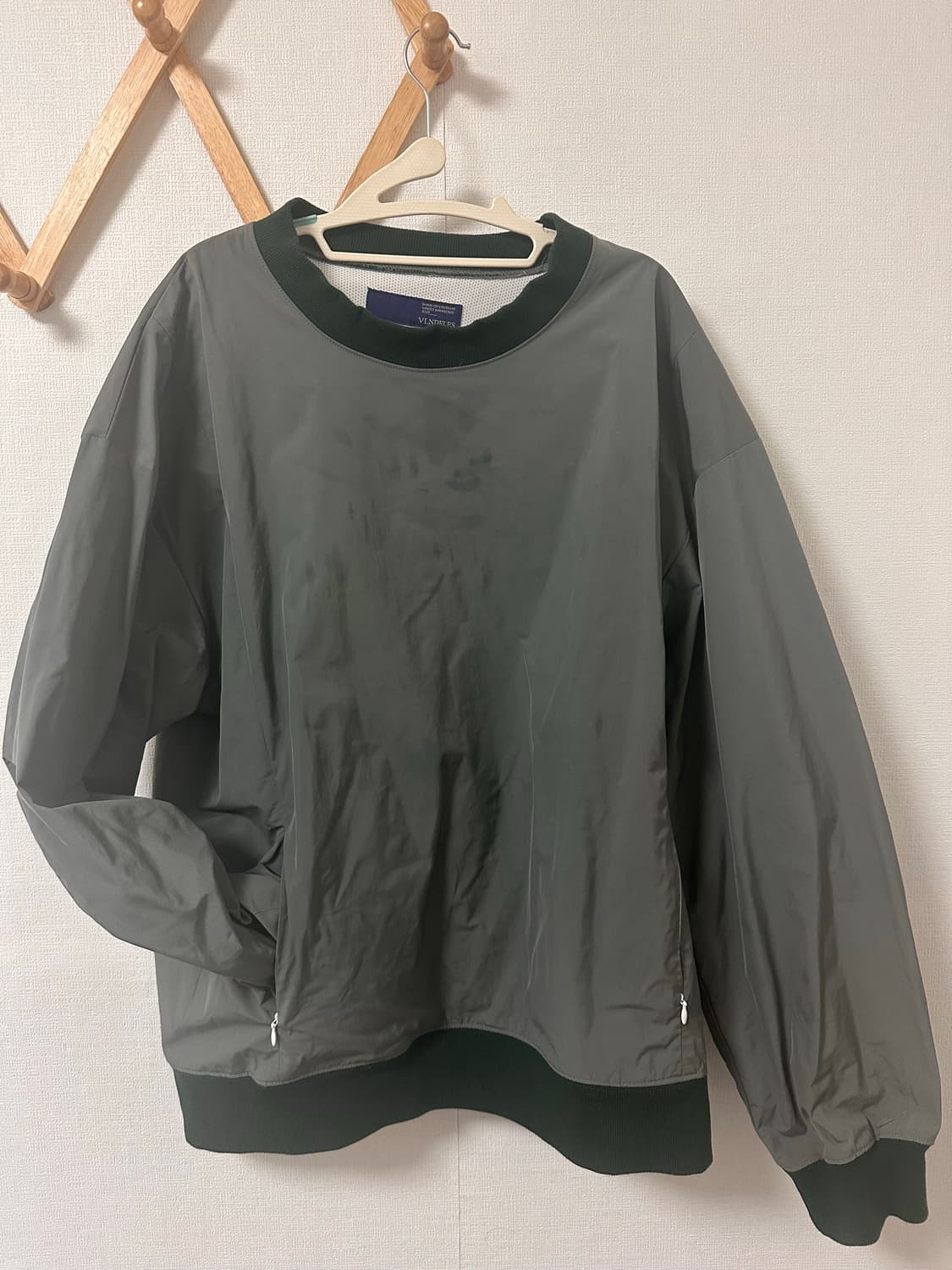 블라인드파일즈(VLNDFLES) 나일론 맨투맨 100(L) 카키 상품이미지1