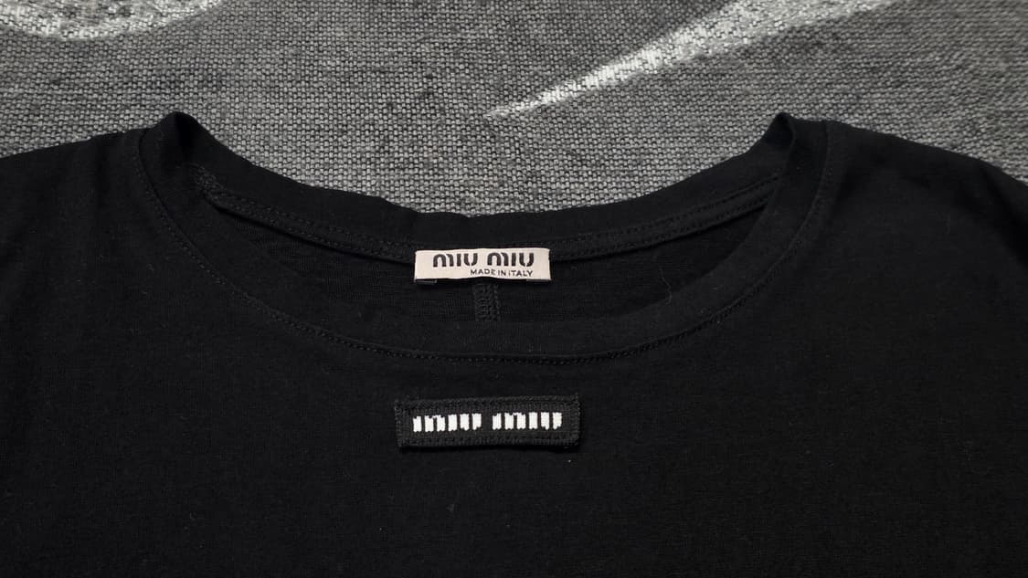 miumiu 미우미우 로고포인트 블랙 기본 라운드 긴팔티 상품이미지3