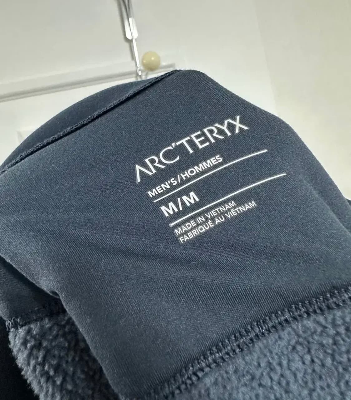 아크테릭스 커버트 가디건 M 사이즈  상태 9.0/10  찢김없이 상태  상품이미지3