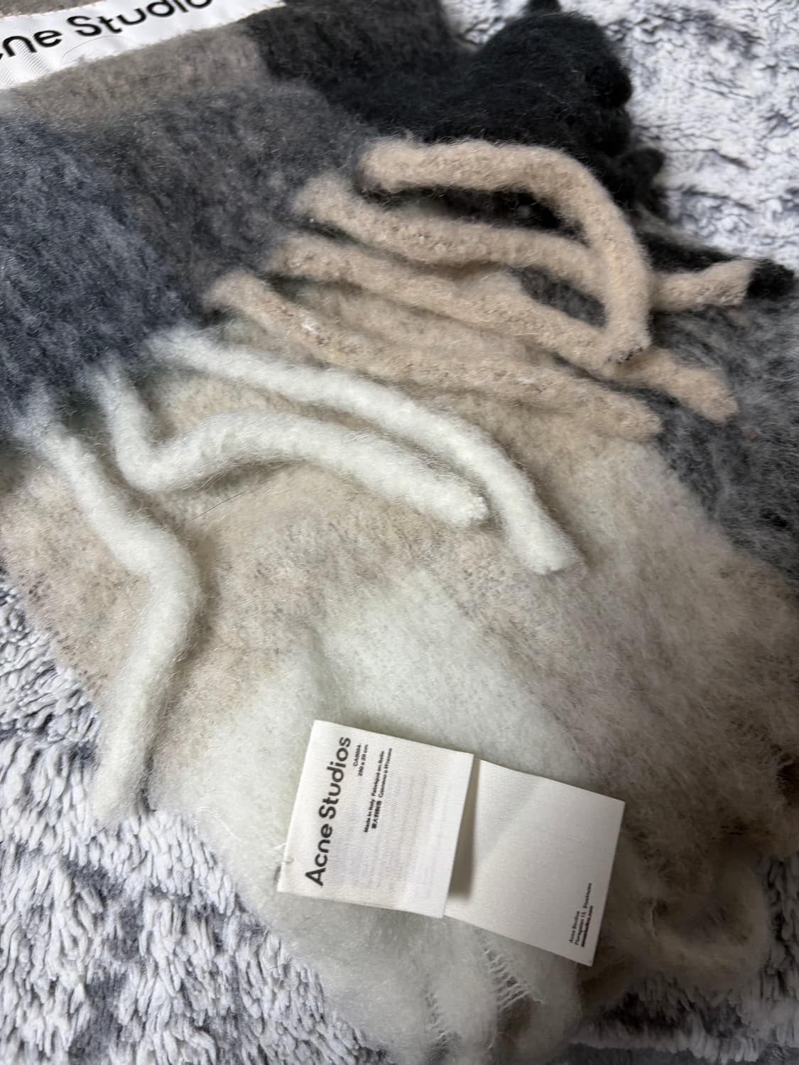 아크네 스튜디오 머플러 못도리 상품이미지3