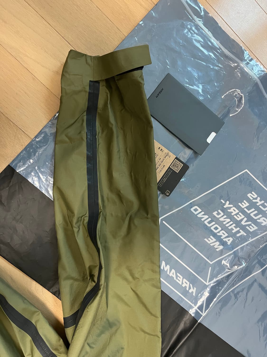 슈프림x노스페이스 테이프심자켓 L사이즈(크림상품) 상품이미지3