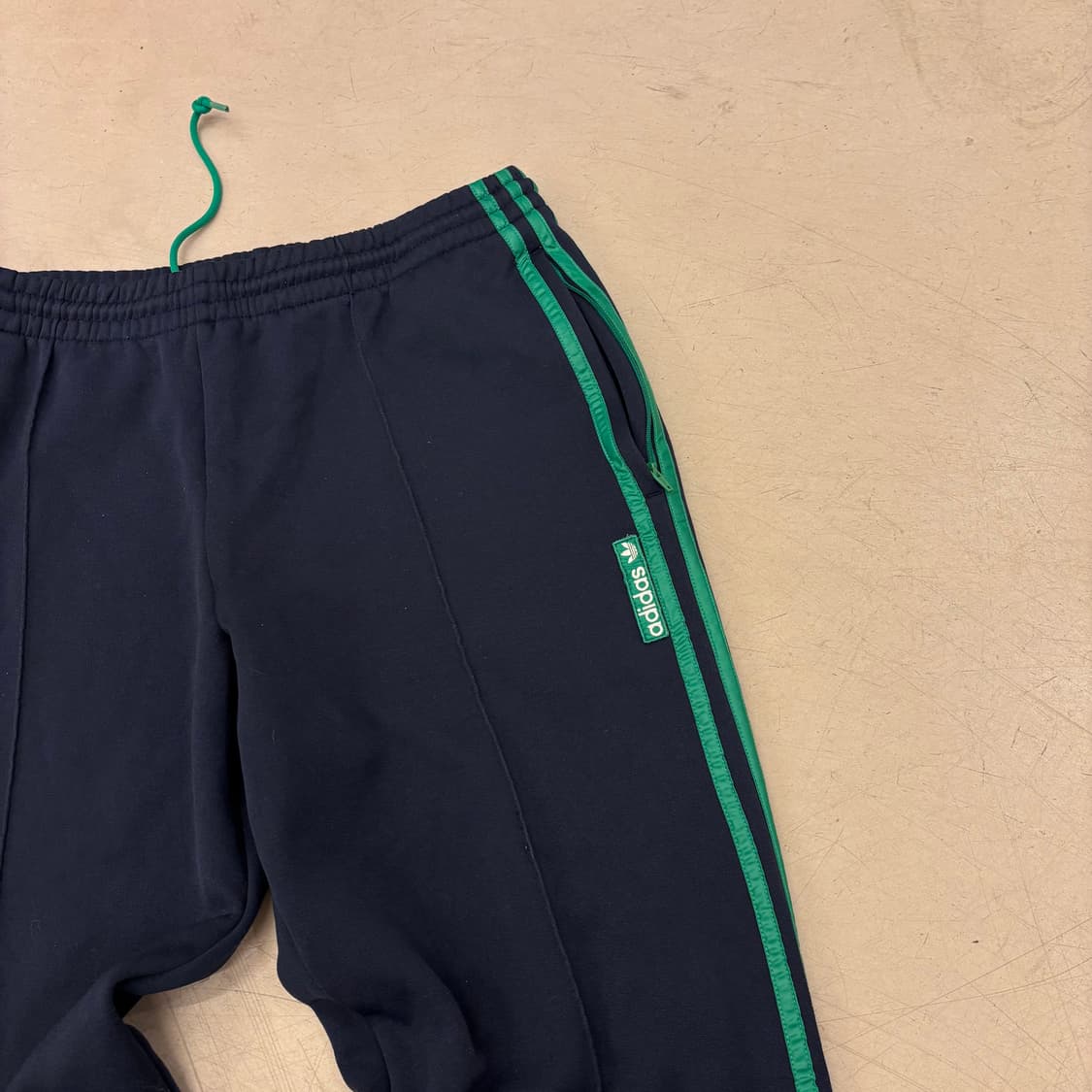 아디다스 올드스쿨 그린 트랙 팬츠 상품이미지2