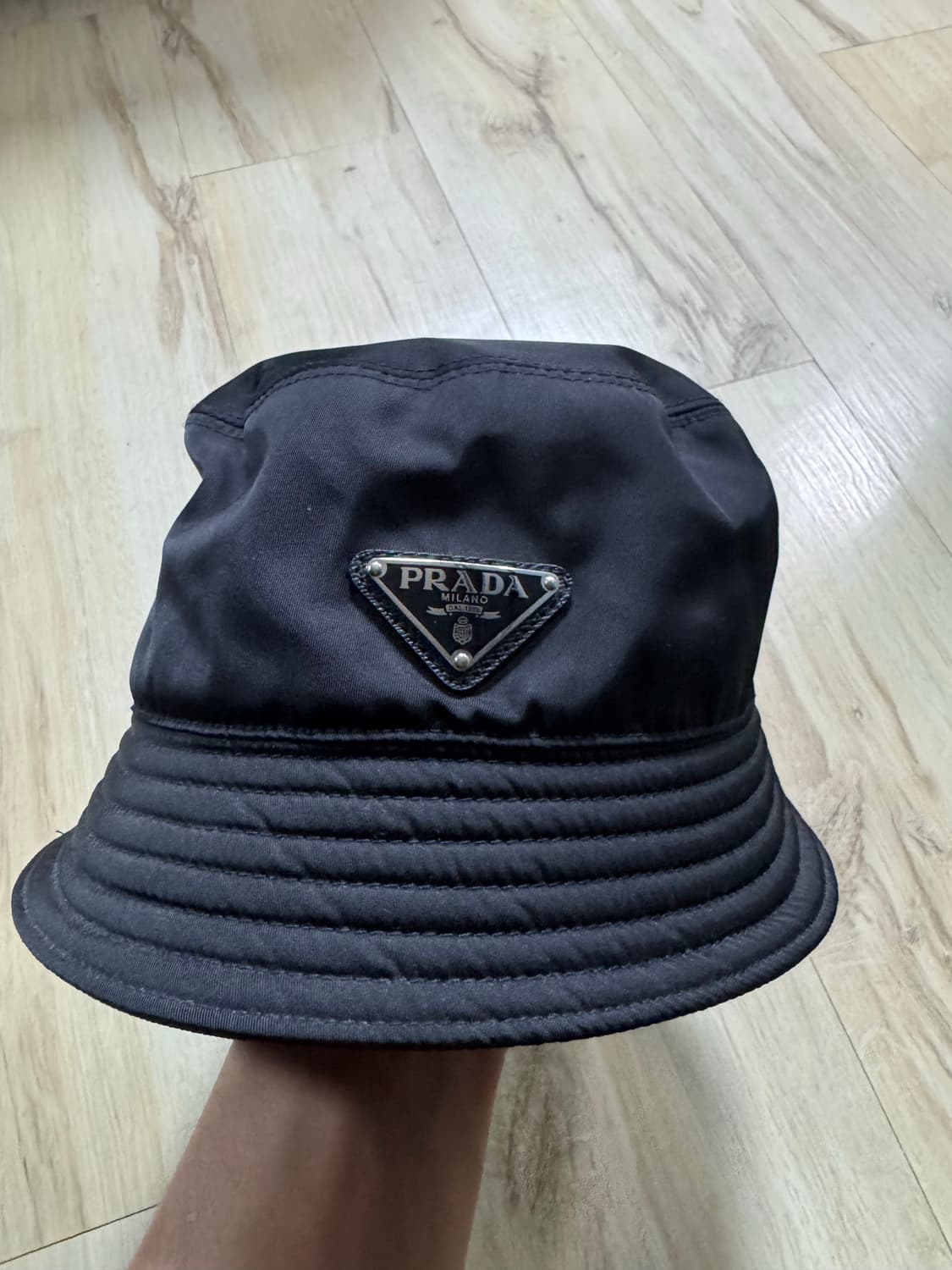 프라다 리나일론 버킷햇 상품이미지1