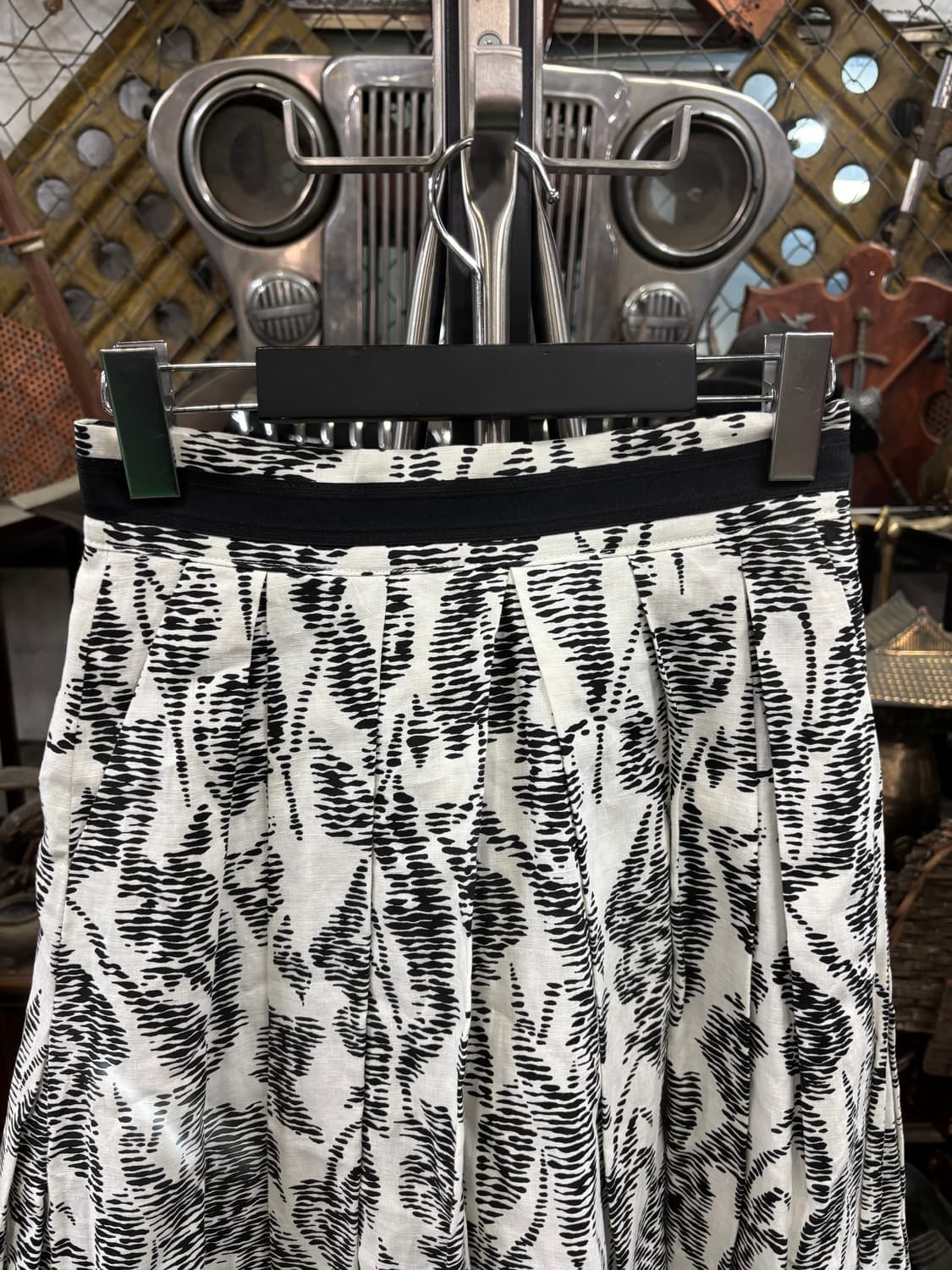 how and what 블랙 앤 화이트 나염 플리츠 스커트 상품이미지2