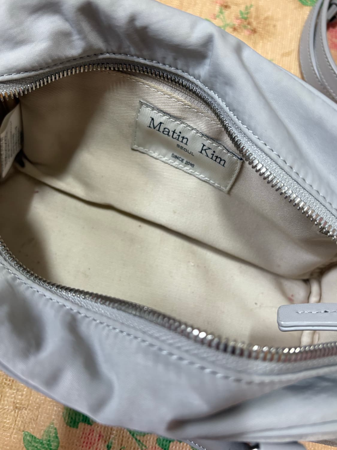 마뗑킴 숄더백 라이트그레이  상품이미지1