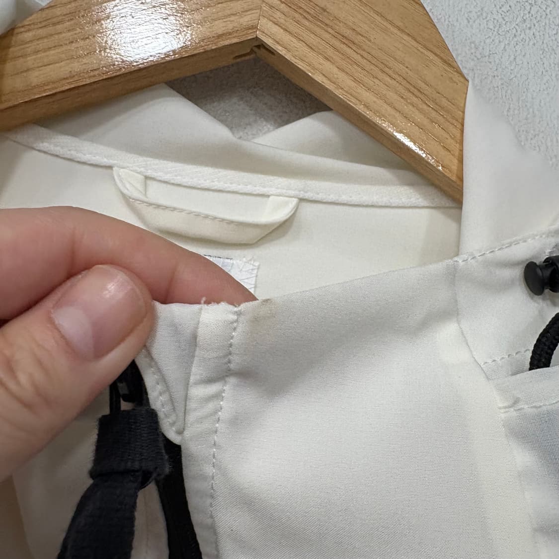 CP컴퍼니 화이트 후드 프로텍트 자켓 상품이미지3