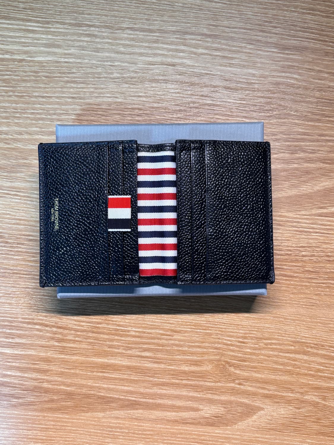 톰브라운 페블 그레인 더블 카드지갑 상품이미지2
