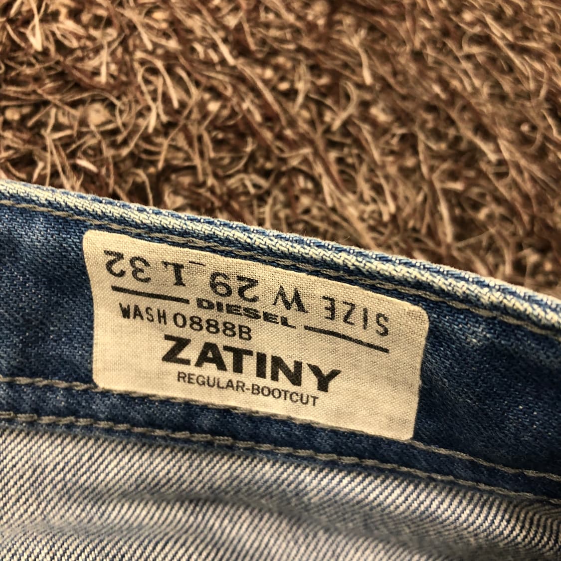29 디젤 ZATINY 워싱 부츠컷 데님팬츠 상품이미지4