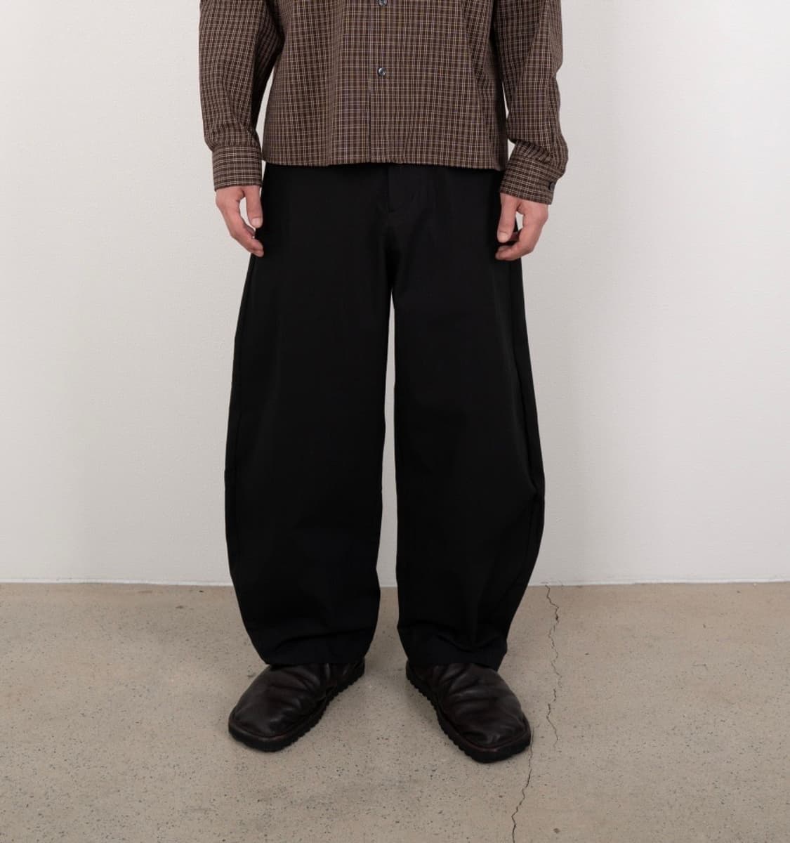 Suah Curved Pant / Black 상품이미지1