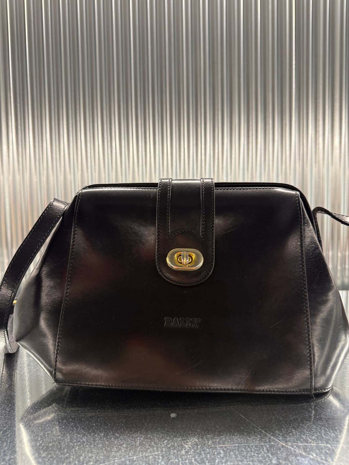 Bally 발리 블랙 레더 크로스백 상품이미지2