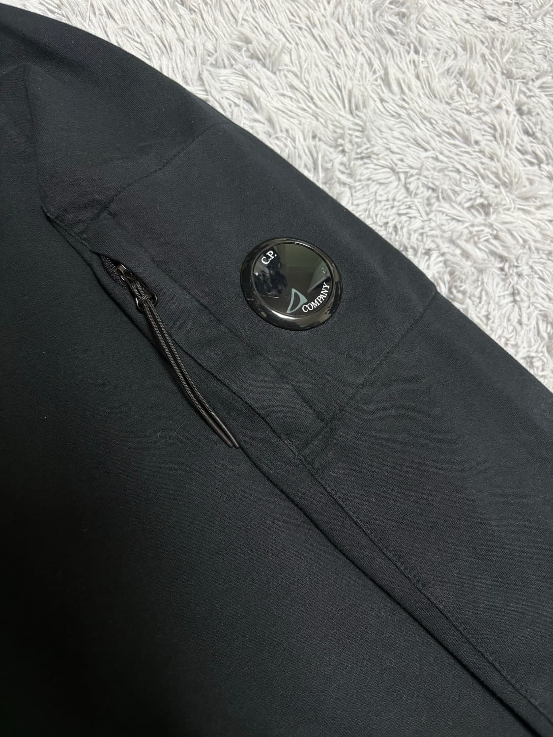 CP컴퍼니 렌즈 와펜 맨투맨 상품이미지2