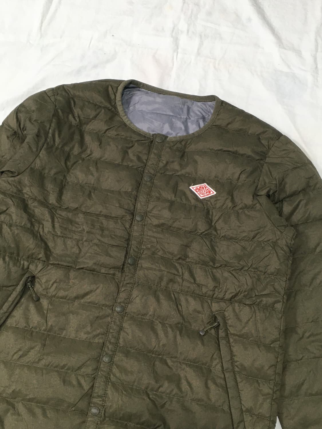 단톤 Danton 카키 경량 패딩 상품이미지2