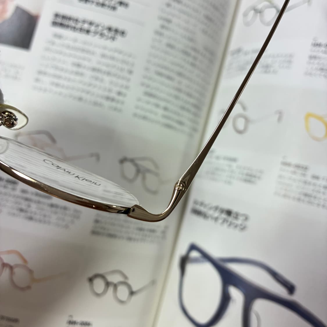 Calvin Klein 캘빈클라인 반무테 골드 티타늄 안경 상품이미지5