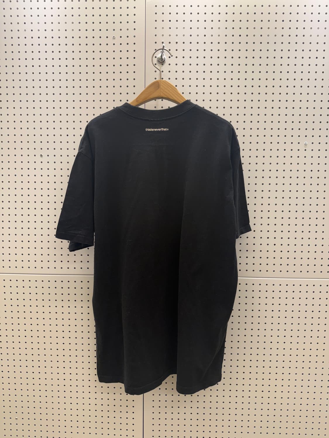 디스이즈네버댓 로고 블랙 반팔티 U1179 상품이미지3