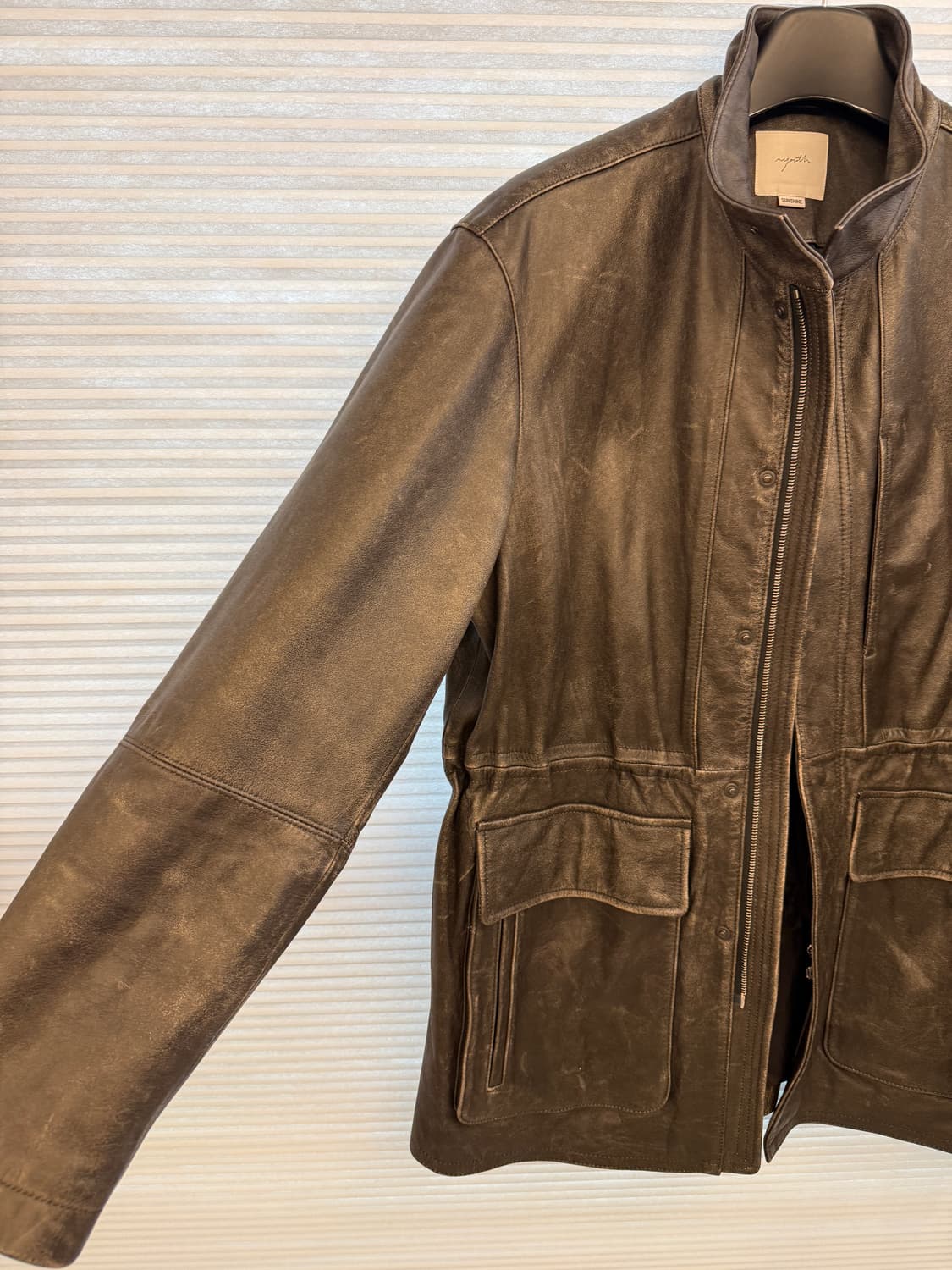 유스 하이넥 레더 하프코트 26ss s사이즈 팝니다! 상품이미지2