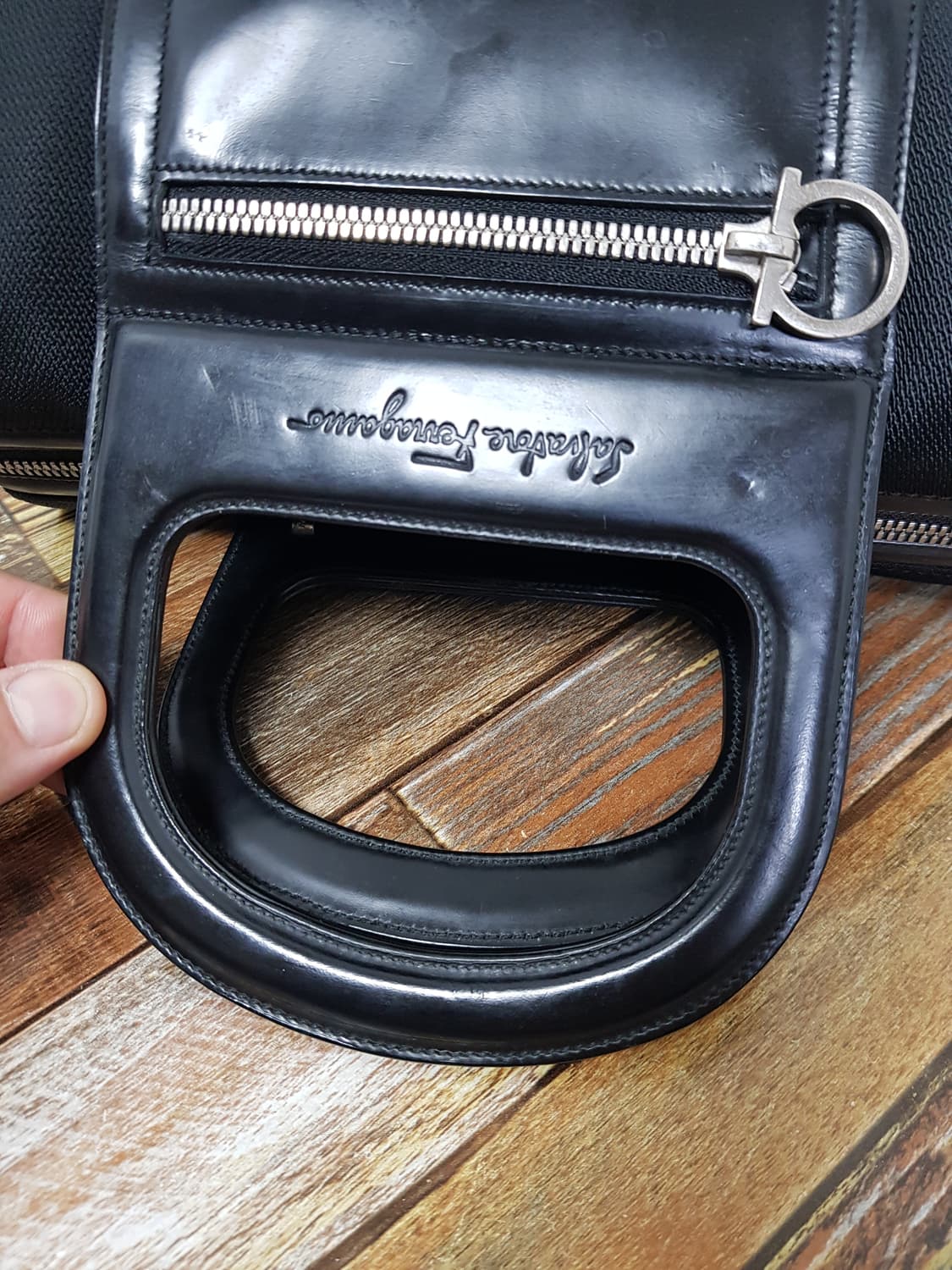 [정품] 페라가모 미니토트백 블랙 상품이미지5